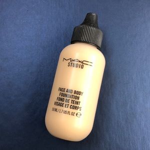 MAC Face and Body Foundation in C1